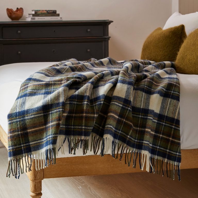 Schotse ruit Plaid throw Muted blue Dress Steward Bellebien